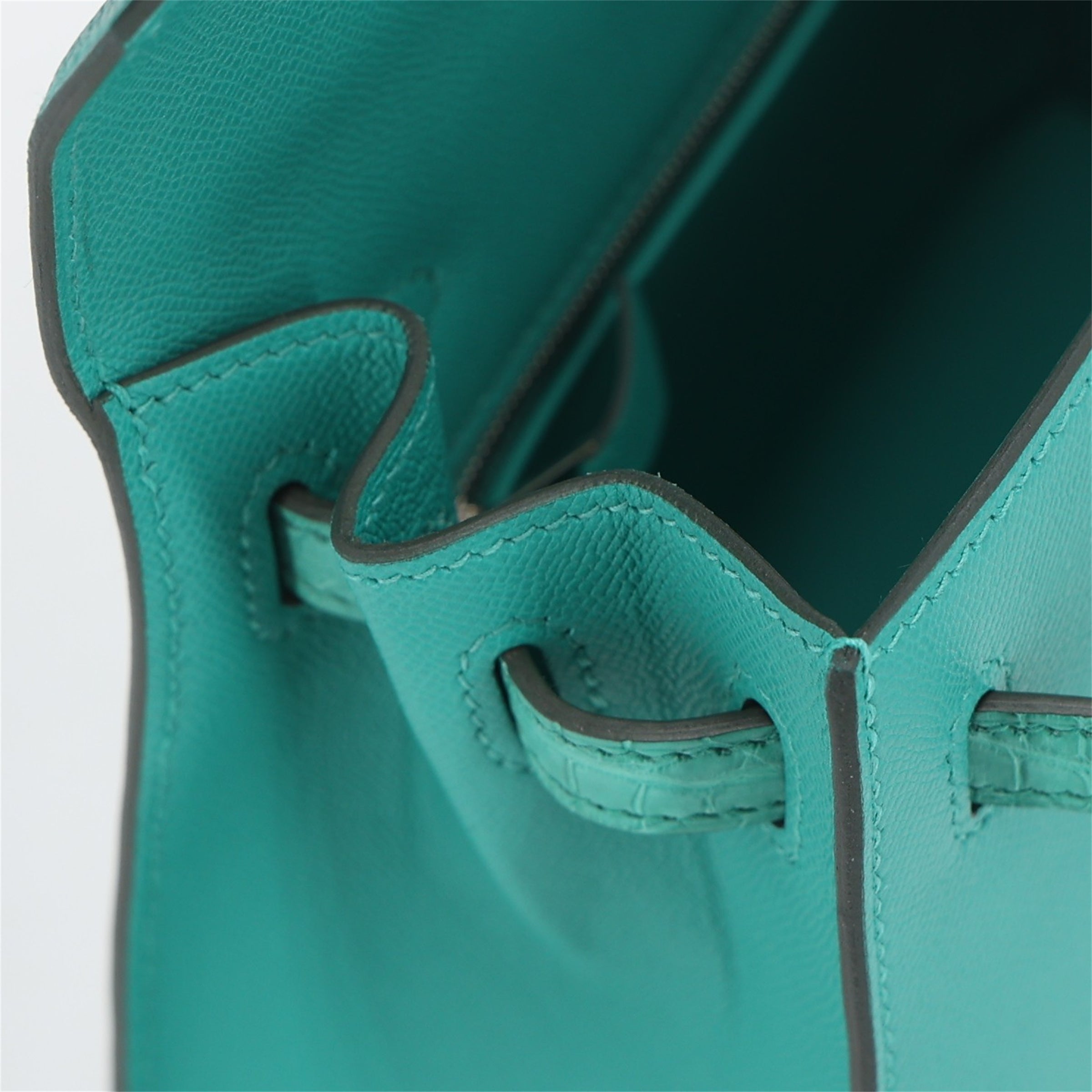 HERMÈS Kelly 25 Sellier Touch Vert Jade (O6) Madame Alligator Palladium hardware W (2024)